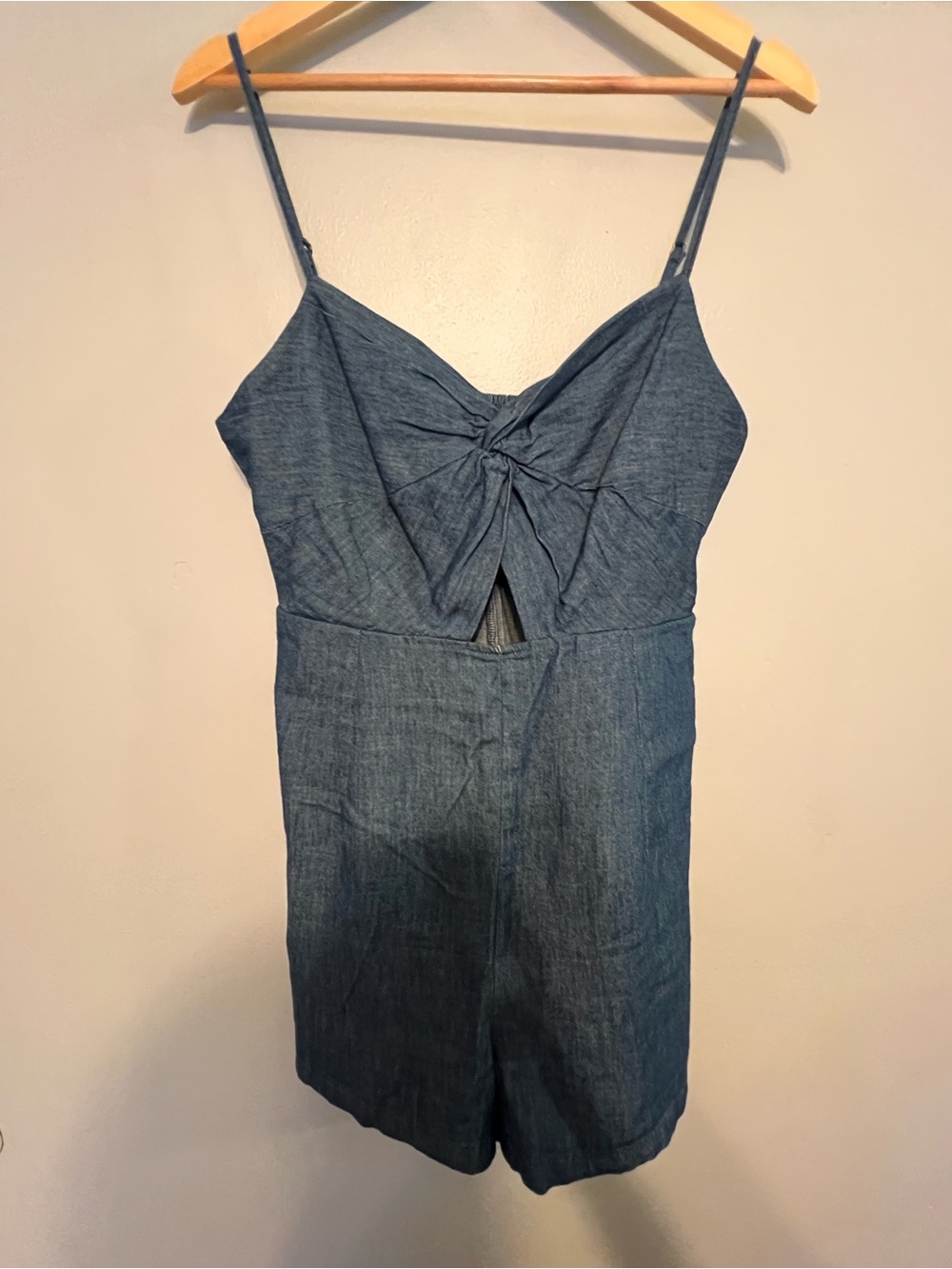 Old Navy Chambray Twist Front Romper Blue Sleeveless Cutout Size Medium